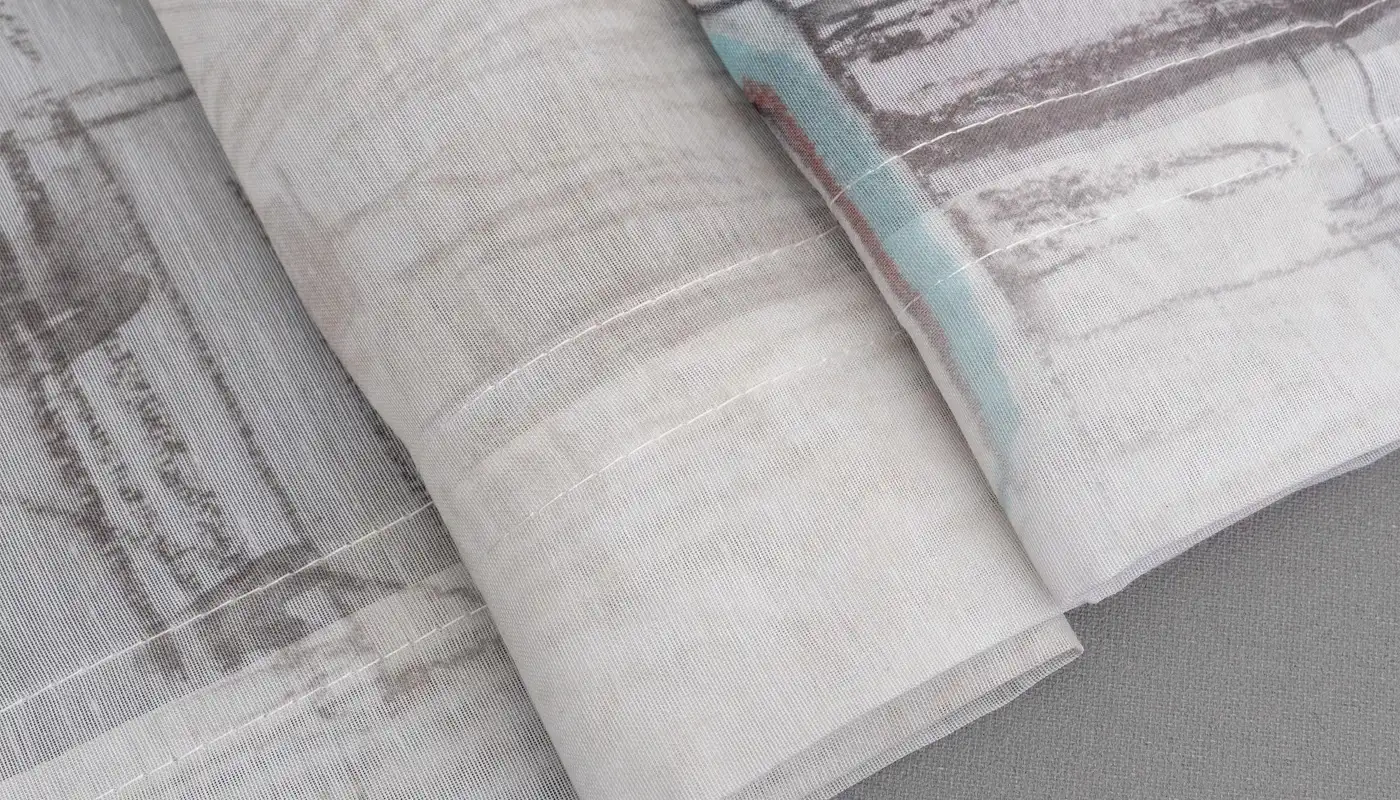 Vergleich: Massanfertigung und Standard-Raffrollos